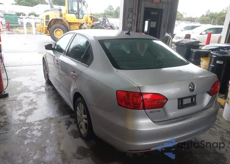 2014 Volkswagen Jetta 1.8T Se z USA, uszkodzony, nr VIN 3VWD07AJXEM244449